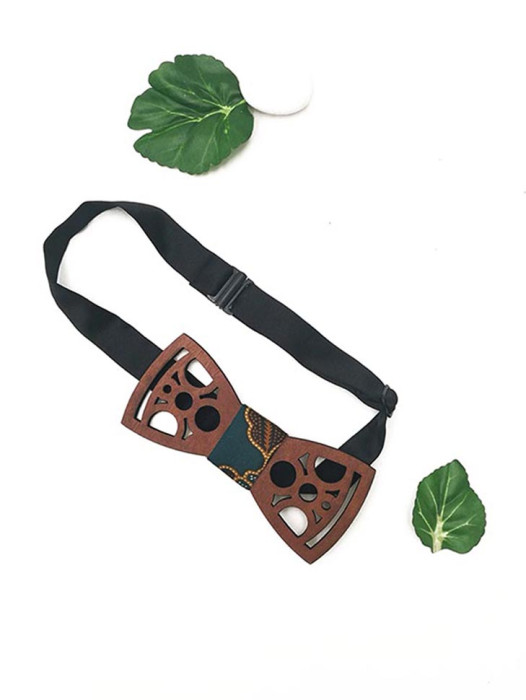 Malaysia Batik Wooden Bow Tie Dive into the world of Malaysian craftsmanship with the Malaysia Batik Wooden Bow Tie! This exquisite accessory is a perfect blend of tradition and modern style, designed for those who appreciate the finer things in life. A must-have for any gentleman.