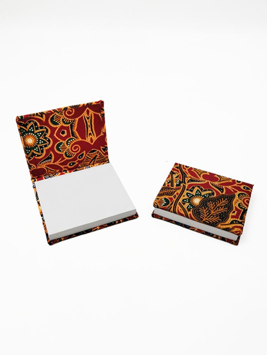 Batik Memo Sticky Pad With Custom Printing Dive into the world of Malaysian craftsmanship with the Batik Memo Sticky Pad! 