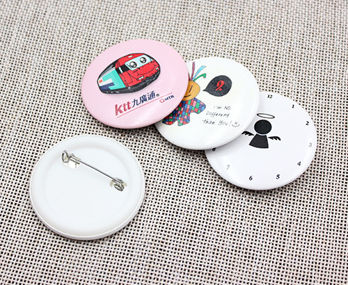 BB100318 45mm Button Badges Gloss Lamination 